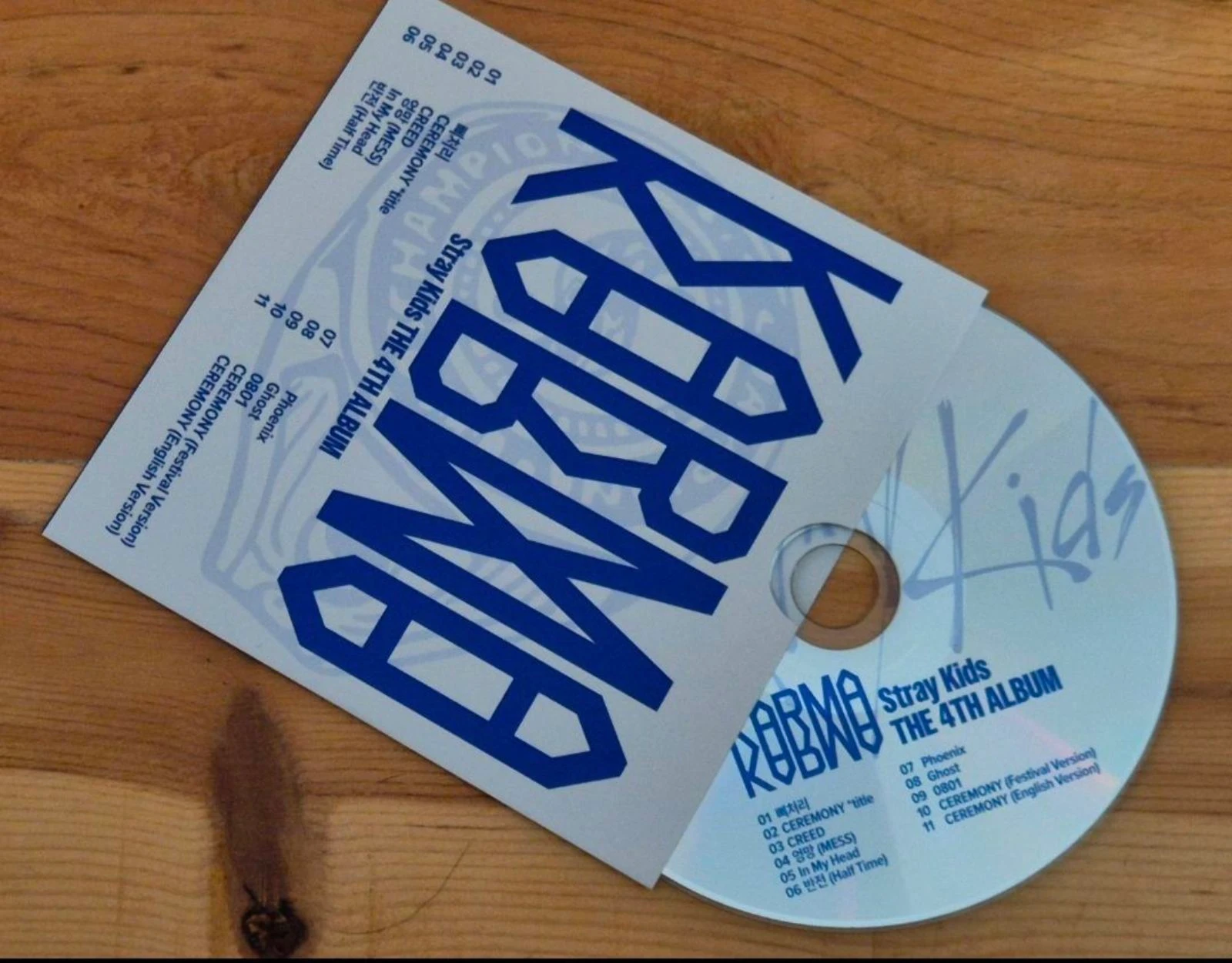 CD Karma de Stray Kids + 8 cartes postales – photo 2